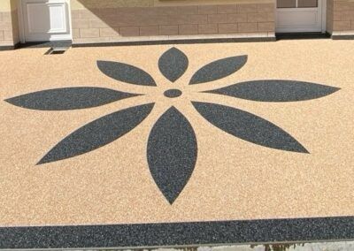 terrasse en granulat de marbre avec logo personnalisé