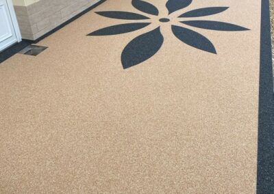 terrasse en granulat de marbre avec logo personnalisé